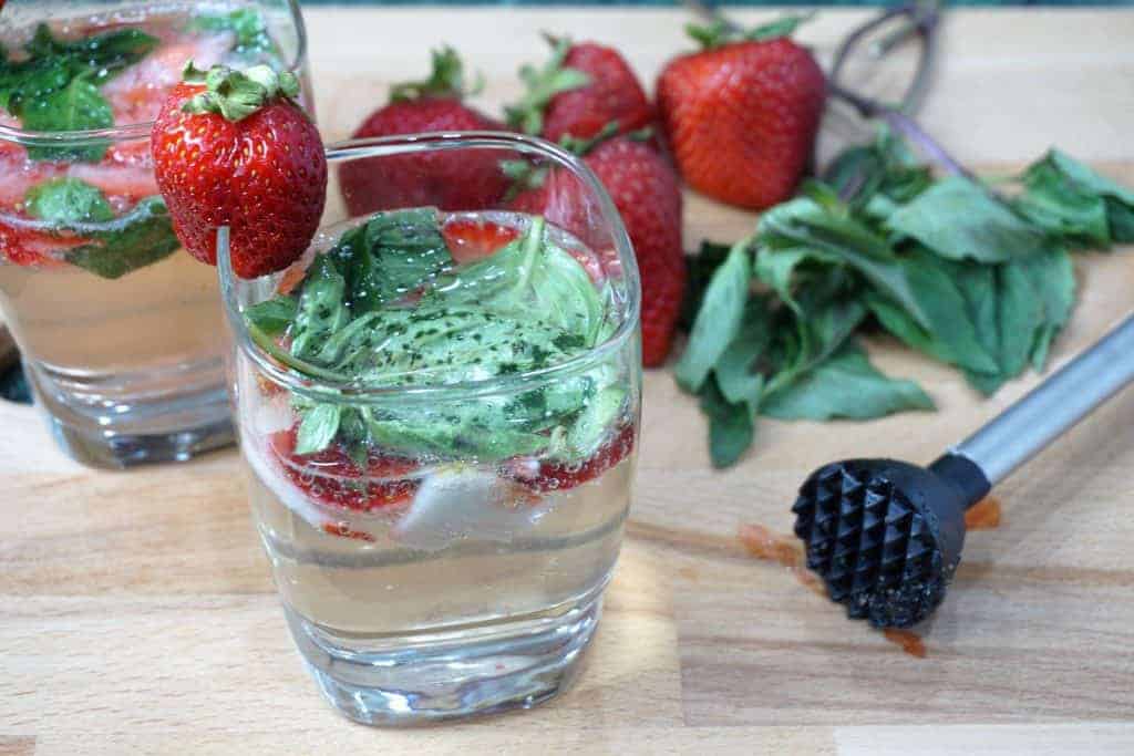 Strawberry Basil 'Jito Cooler-- This is the only drink you'll need at your summer backyard BBQ party. -- lilsweetspiceadvice.com