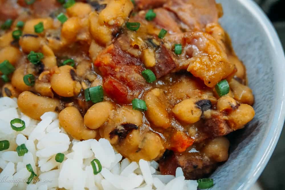 Instant Pot Hoppin' John -- These are the creamiest, full-bodied, and spicy Instant Pot Hoppin' John recipe you're ever going to try. It's a quick, easy, and super flavorful recipe sure to please the entire family while bringing in the New Year. -- lilsweetspiceadvice.com #hoppinjohn #newyeardish #instantpotrecipes #instantpothoppinjohn